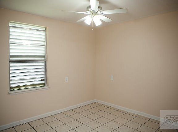 3rd image of 4913 Avenue Q