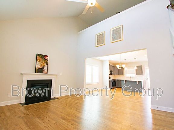 3rd image of 5611 Pondhaven Dr