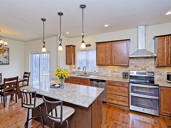 2nd image of 15 Katherine Ct