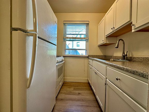 3rd image of 5927 Walnut St #590