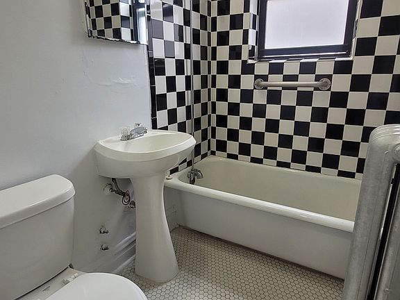2nd image of 1717 W North Shore Ave APT 2E