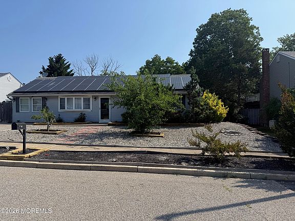 2nd image of 10 James Hollow Dr