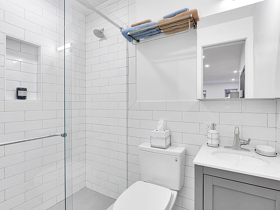4th image of 150 10th Ave APT 2D