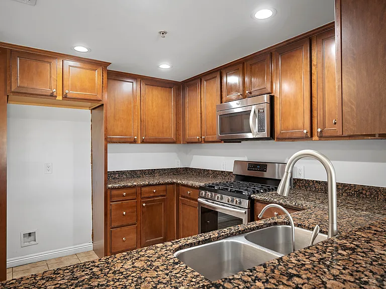 6800 Corbin Ave #106 — Photo 13