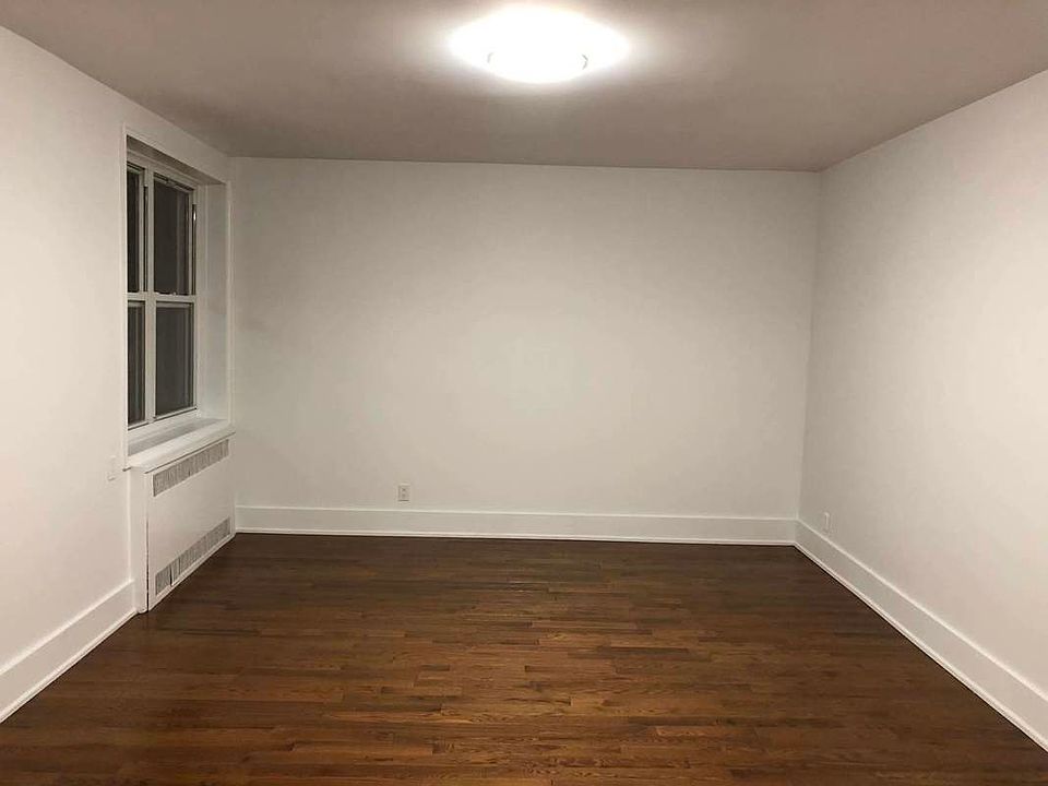 2nd image of 901 Avenue H APT 5A