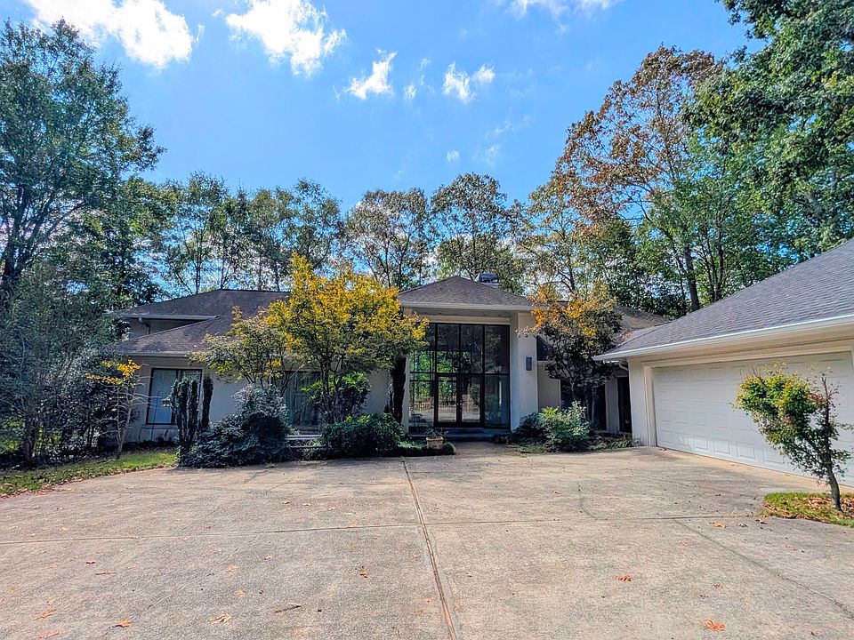 1st image of 2939 Rivercrest Dr