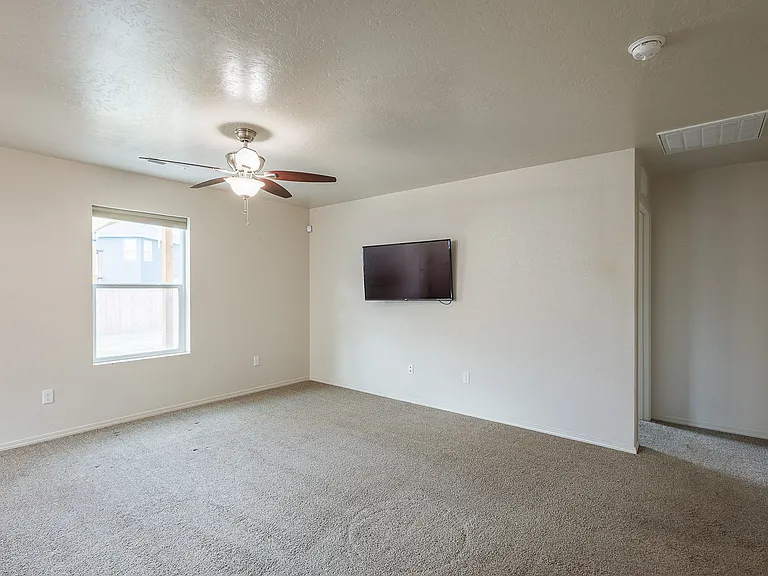 143 E Rose Lake Dr — Photo 8