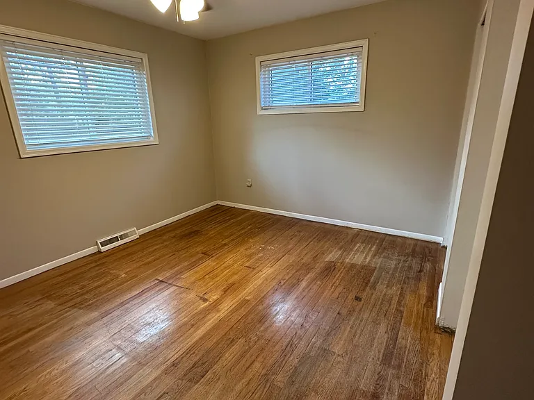 1305 S Benton St — Photo 14