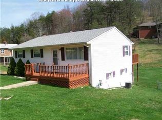 202 Lake Dr, Scott Depot, WV 25560