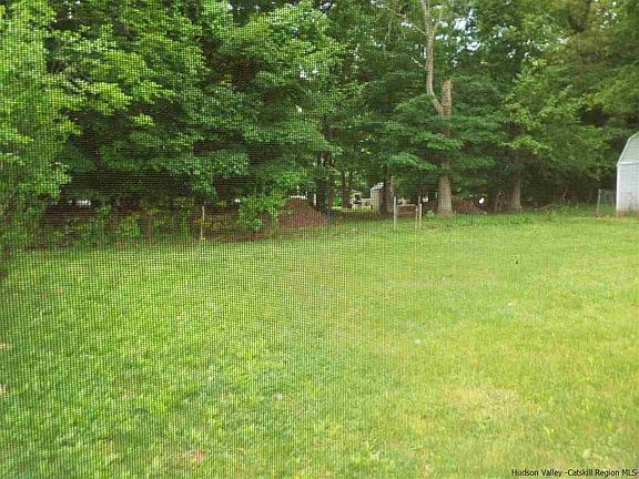 3rd image of 33 Appletree Dr