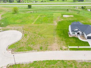 5220 Hay Field Dr SW, Cedar Rapids, IA 52404