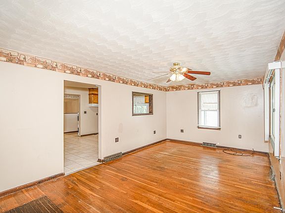 4th image of 72 Hammond Ave