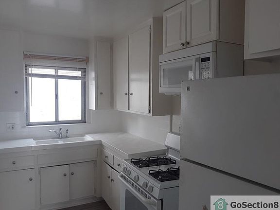 2nd image of 844 W 52nd St APT 4