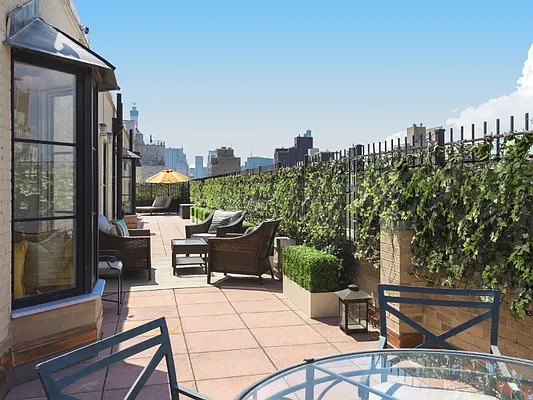 Sold by Sotheby's International Realty | media 1