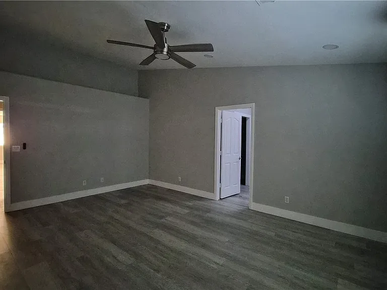 5271 Deanna St — Photo 22