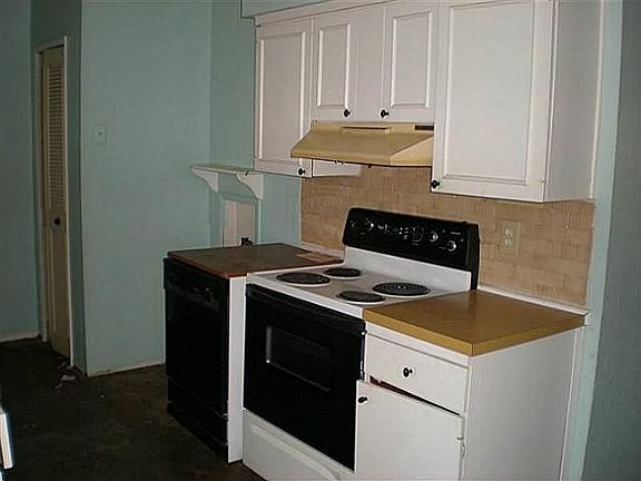 3rd image of 1212 Ashwood Dr