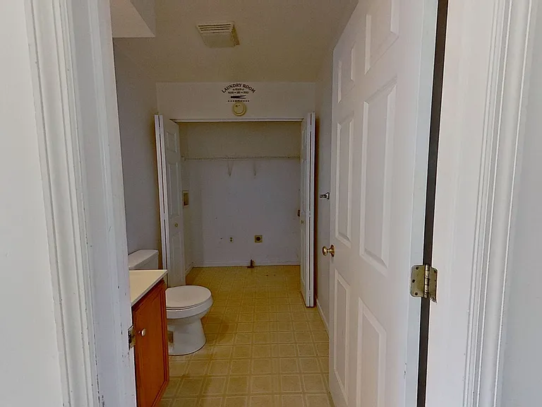 2858 Woodmont Dr — Photo 6