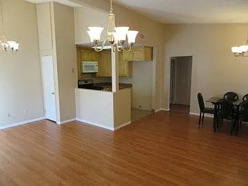 6610 Balboa Blvd #3 — Photo 2