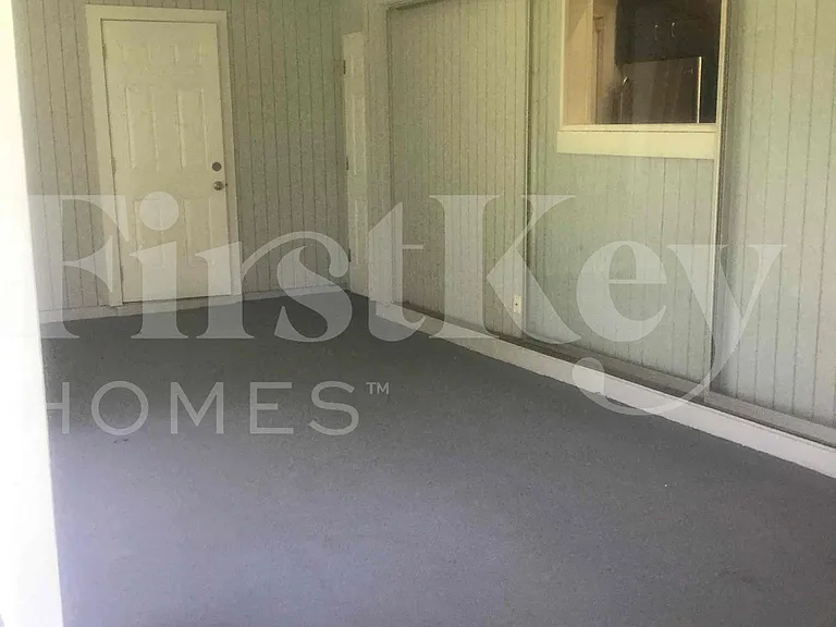 687 SW Heather St — Photo 35