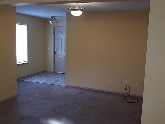 2nd image of 902 Larkspur Ln