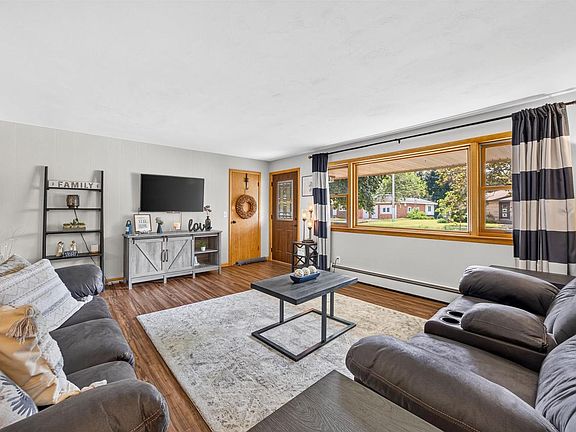 3rd image of 3300 ALGOMA STREET