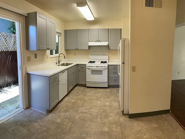238 Montecito Ave #110 — Photo 7