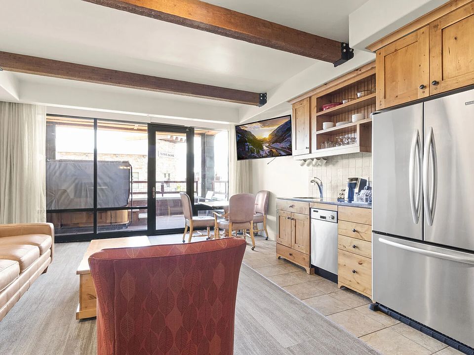 Living Area / Kitchenette