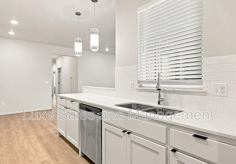 8012 NW 110th Dr — Photo 7