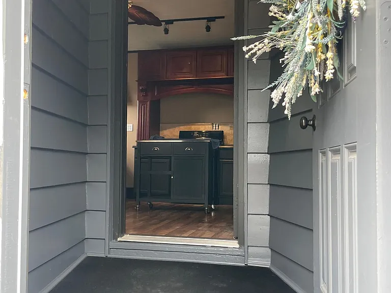 Front Entrance Foyer