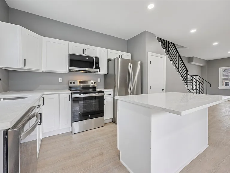 523 W Glenside Ave — Photo 8