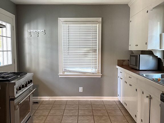 3rd image of 2504 Blackwood Rd