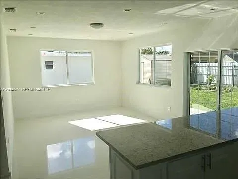 4212 SW 98th Ave — Photo 5