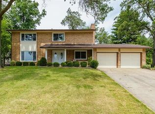 17 Shawnee Dr, Saint Charles, MO