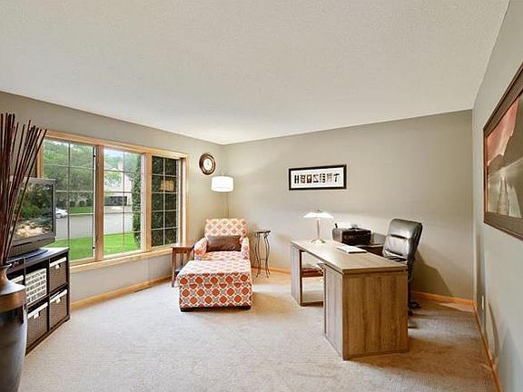 5th image of 695 Olive Ln N