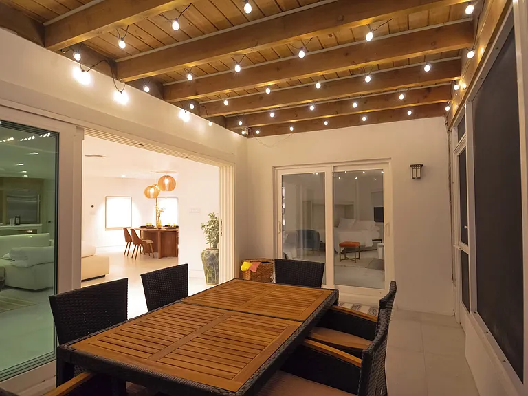 Screened in patio with 6 seat dining set right off of the living room