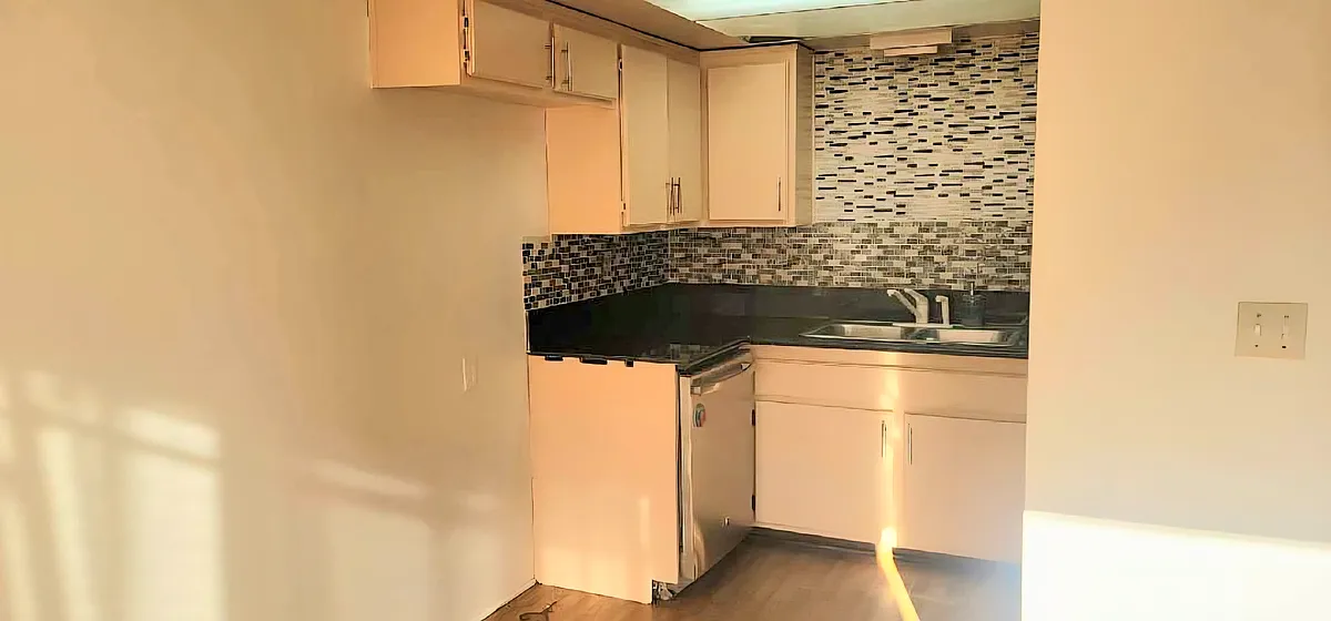 Building Photo - 330 E Cypress St #208