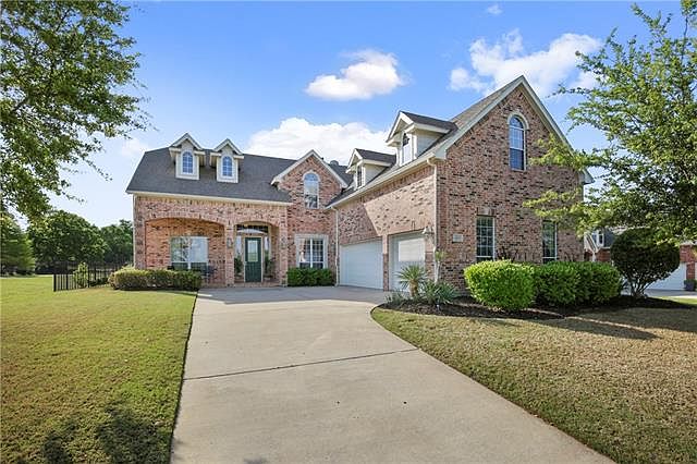 1st image of 4605 Village Crest Dr