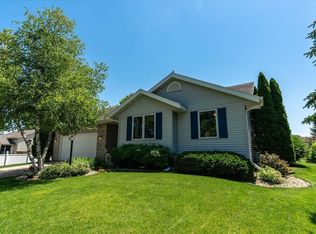 6645 Carlton Dr, Madison, WI 53718