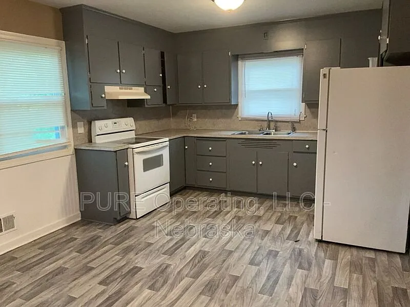 3 bed, 2.0 bath, 1184 sqft, $1,850 — Photo 3