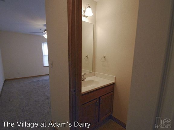 4th image of 325 NE Adams Dairy Pkwy