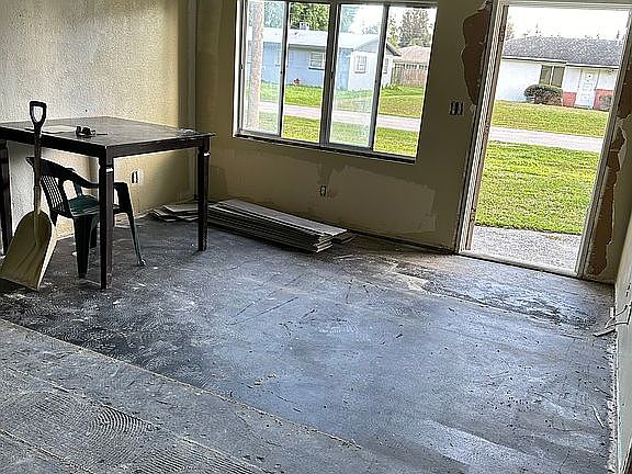 4th image of 40 Becker Dr