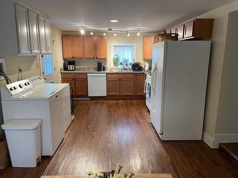 1st image of 43 Ash St 1 Fl 1ST