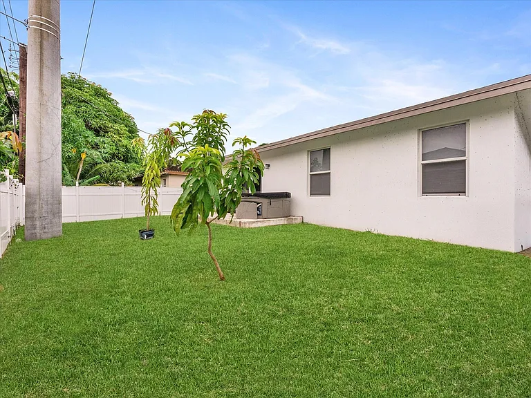 2848 NW 9th Pl — Photo 30
