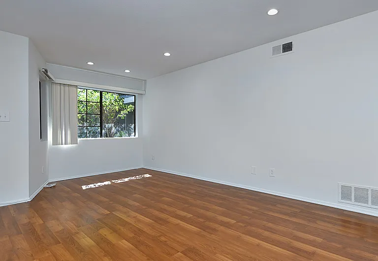 4235 Whitsett Ave #105 — Photo 12