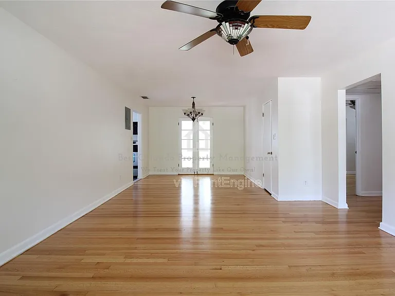 1639 Oakmont Ln — Photo 9