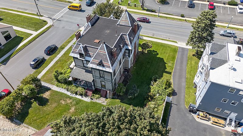 4th image of 824 2nd Avenue