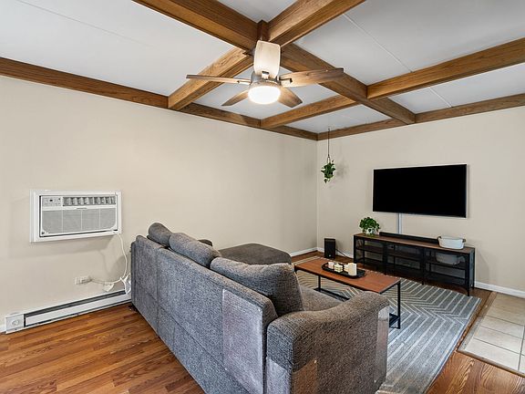 4th image of 342 W Miner St APT 1A