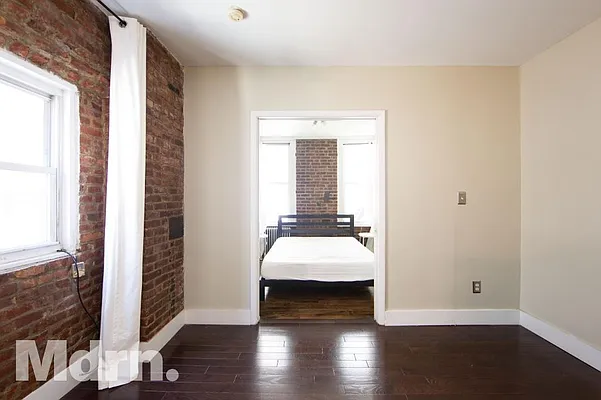 Rented by Mdrn Residential | media 15