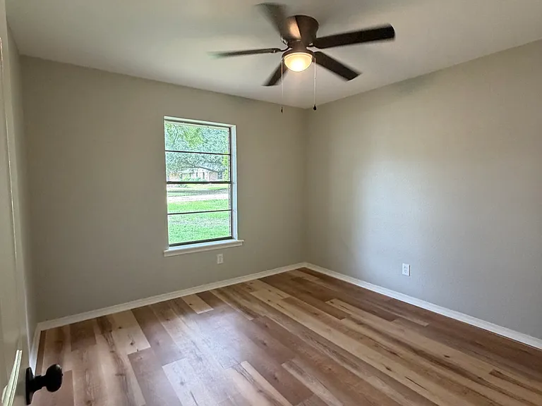404 Brookwood Dr — Photo 13