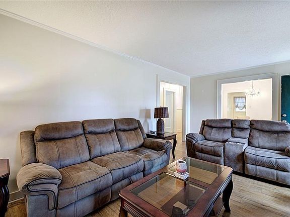 5th image of 872 Warren Rd NE